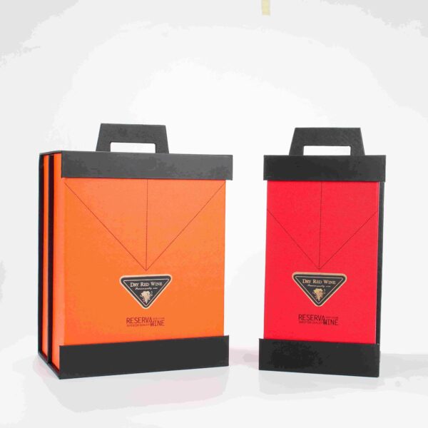 Geschenkbox mit individuellem Logo und Magnetverschluss für 46 Flaschen Rot- und Orangenwein